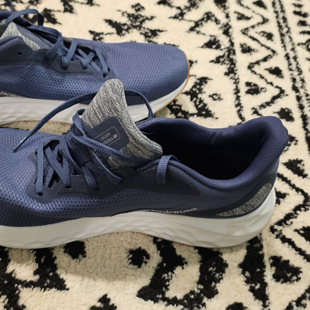 New Balance - Picture 5 of 9
